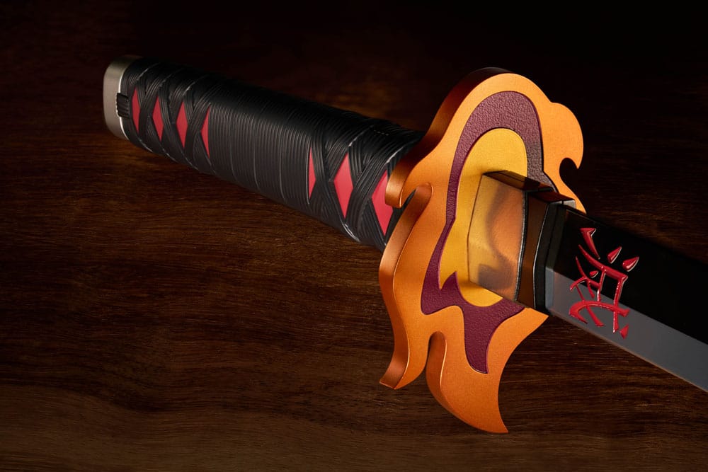 Demon Slayer: Kimetsu no Yaiba Proplica Replik 1/1 Nichirin Schwert (Tanjiro Kamado) Kyojuro Rengoku´s Sword Gueard Ver. 88 cm - Versand: 5-7 Tage nach Bestellung