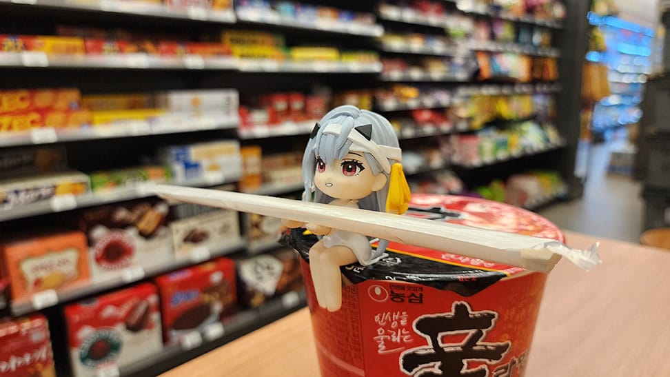 Goddess of Victory: Nikke Cup Noodle Holder PVC Statue Modernia 8 cm - Versand: 5-7 Tage nach Bestellung