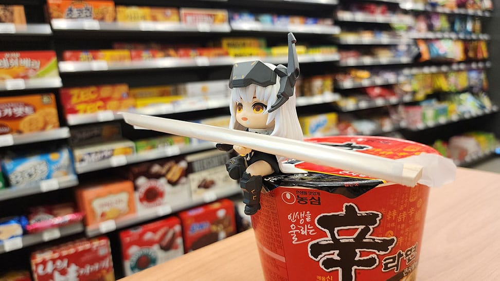Goddess of Victory: Nikke Cup Noodle Holder PVC Statue Snow White 10 cm - Versand: 5-7 Tage nach Bestellung