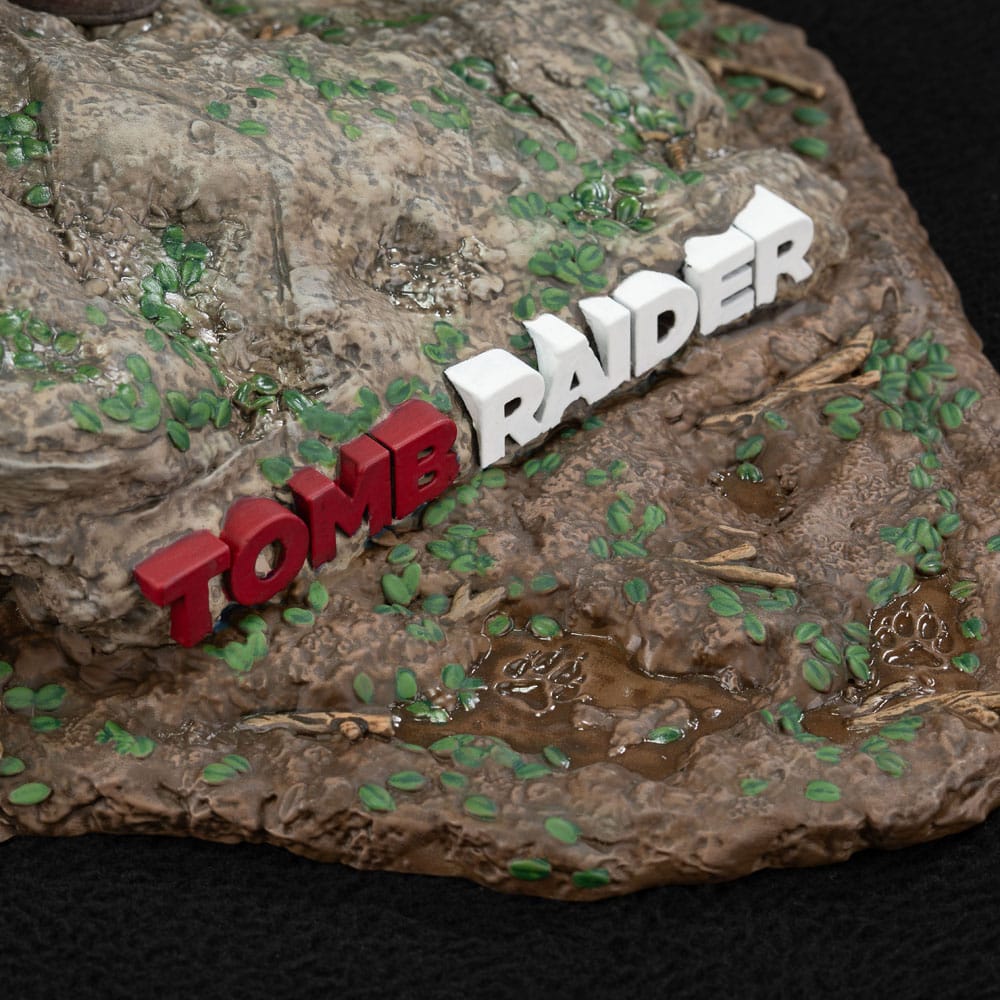 Tomb Raider PVC Statue Lara Croft Survivor Era 33 cm - Preorder - ETA: 20.11.2025