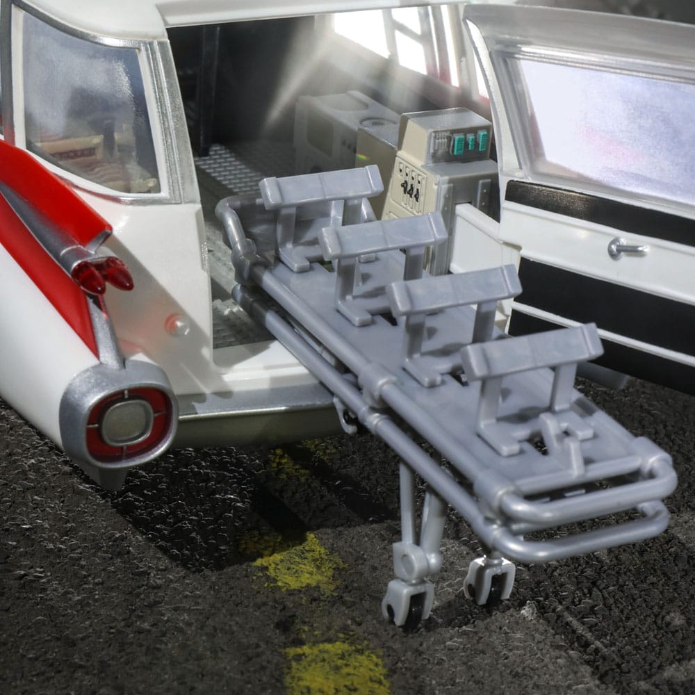 Ghostbusters Plasma Series Fahrzeug 1/18 Ecto-1 (1984) - Versand: 5-7 Tage nach Bestellung
