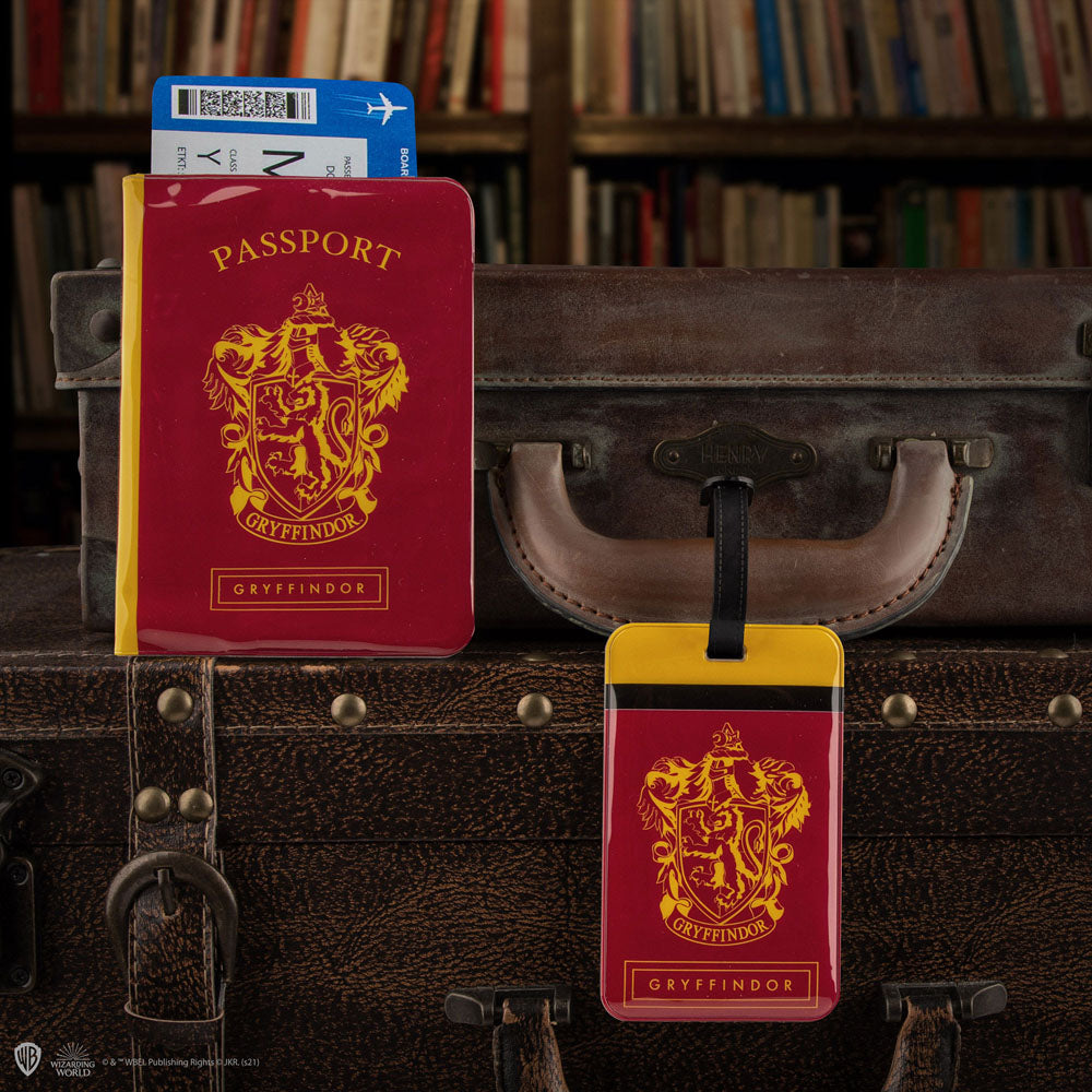 Harry Potter Kofferanhänger & Reisepass-Halter Set Gryffindor - Versand: 5-7 Tage nach Bestellung