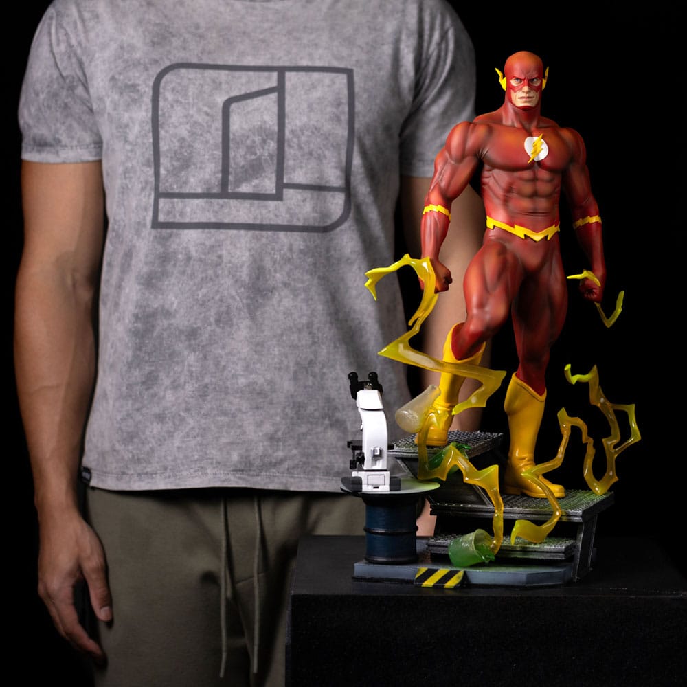 DC Comics Legacy Replica Statue 1/4 Flash 54 cm - Preorder - ETA: 20.10.2026