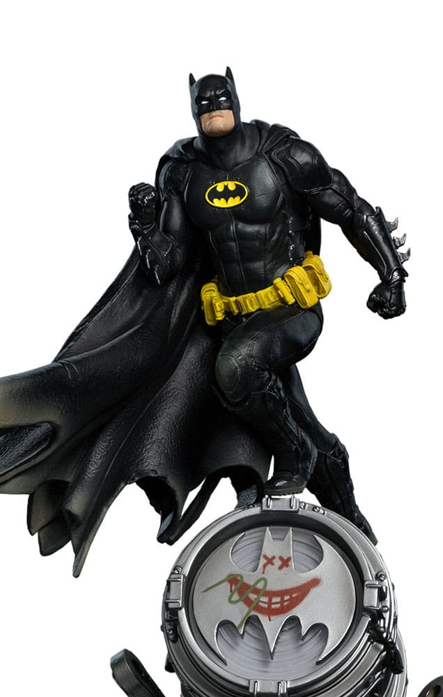 DC Comics BDS Art Scale Statue 1/10 Batman Deluxe (Black Version Exclusive) heo EU Exclusive 30 cm - Versand: 5-7 Tage nach Bestellung