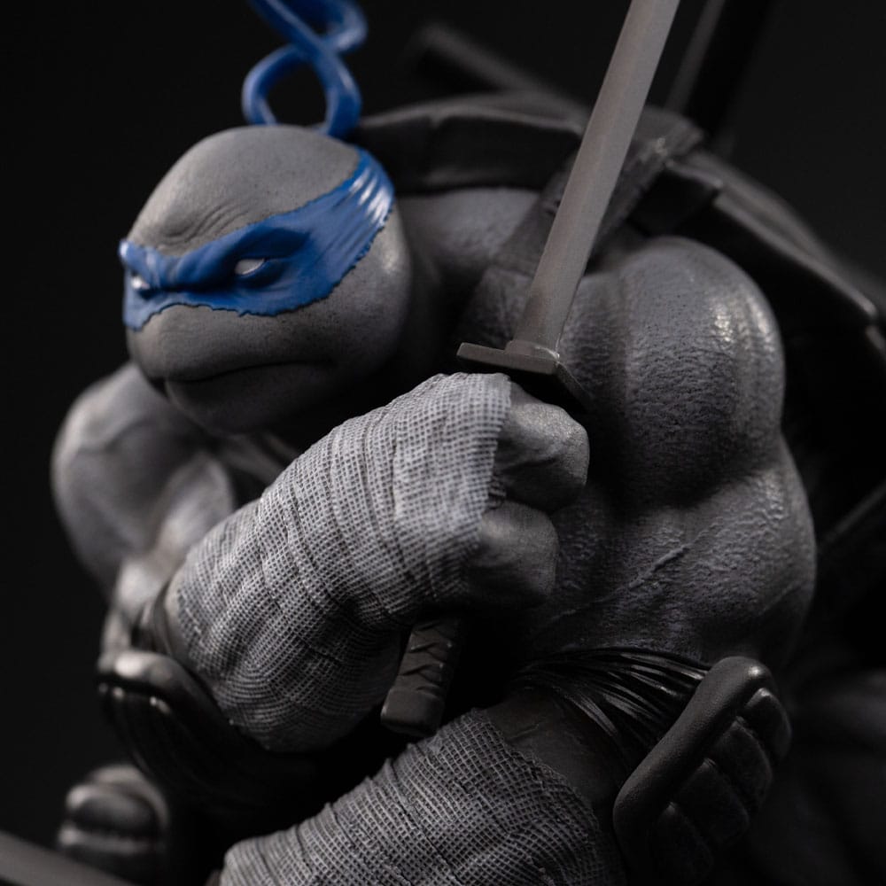 Teenage Mutant Ninja Turtles Art Scale Statue 1/10 Leonardo Black and White Variant 26 cm heo exclusive - Preorder - ETA: 25.12.2025