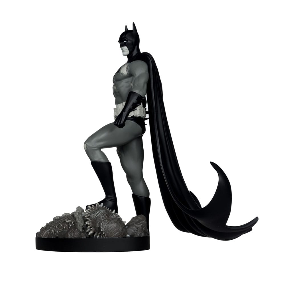 DC Direct Statue 1/10 Batman by Bjorn Barends (Black White) 18 cm - Versand: 5-7 Tage nach Bestellung