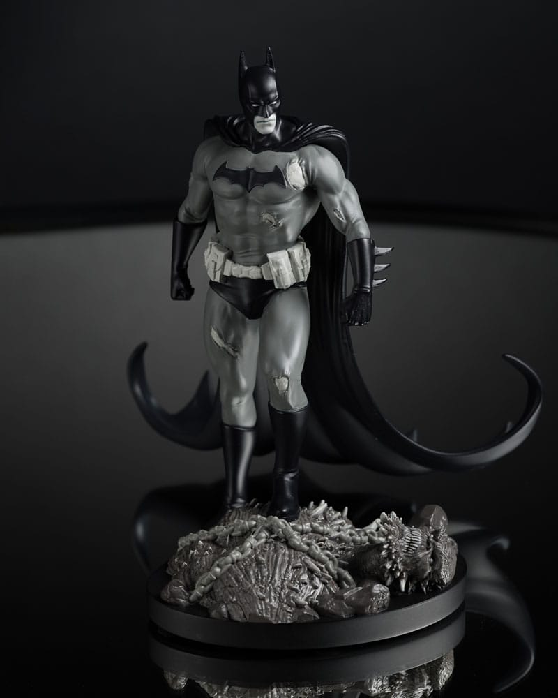 DC Direct Statue 1/10 Batman by Bjorn Barends (Black White) 18 cm - Versand: 5-7 Tage nach Bestellung