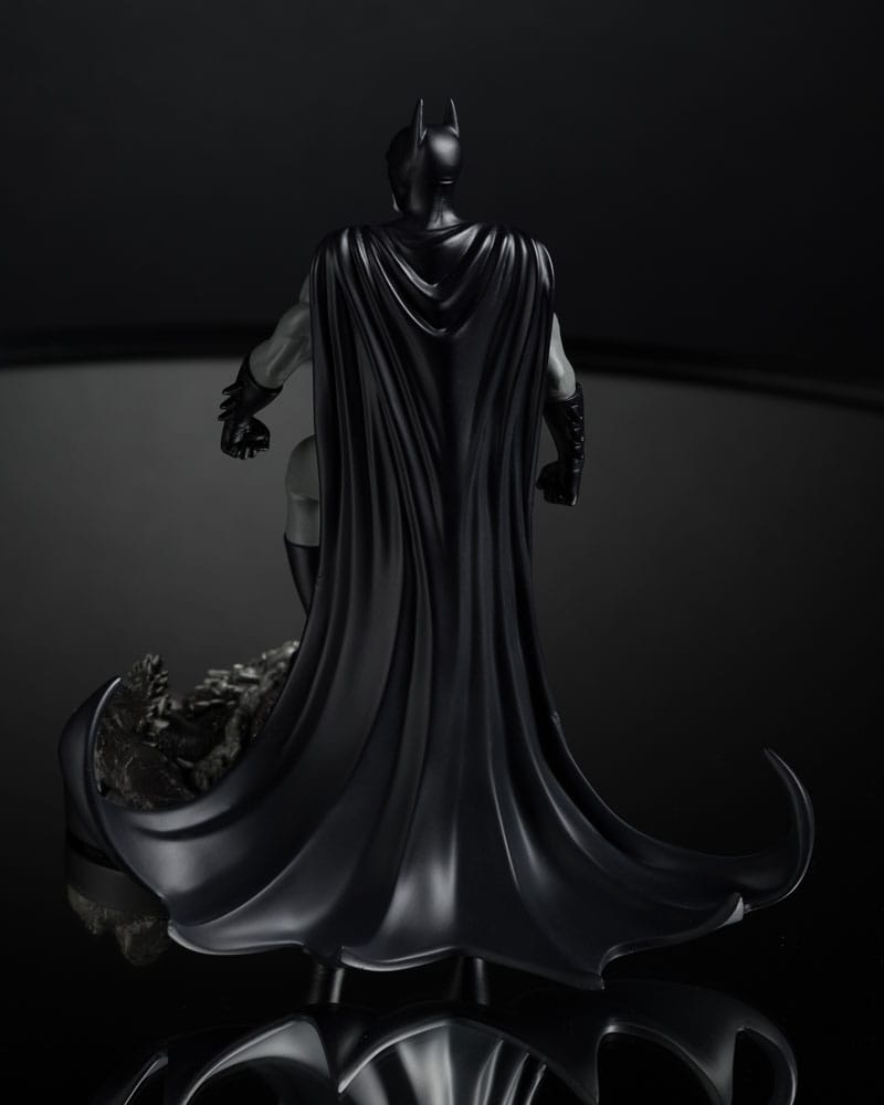 DC Direct Statue 1/10 Batman by Bjorn Barends (Black White) 18 cm - Versand: 5-7 Tage nach Bestellung