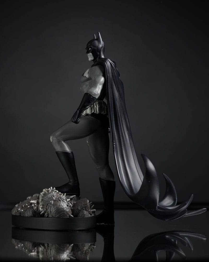 DC Direct Statue 1/10 Batman by Bjorn Barends (Black White) 18 cm - Versand: 5-7 Tage nach Bestellung