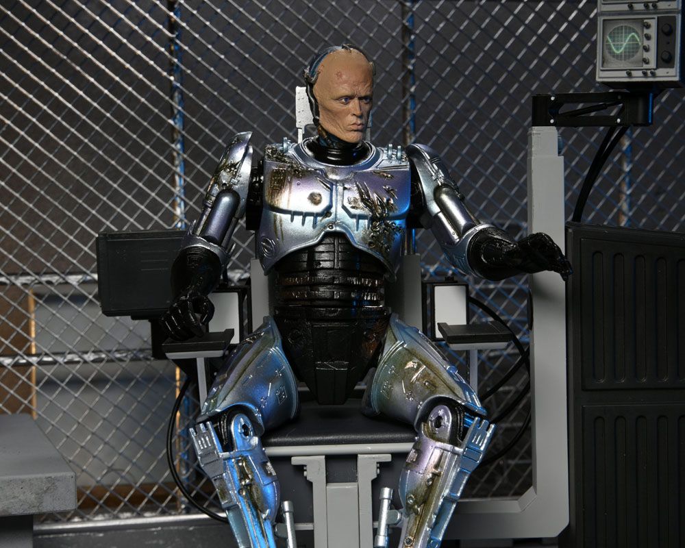 RoboCop Actionfigur Ultimate Battle Damaged RoboCop with Chair 18 cm - Preorder - ETA: 16.02.2026