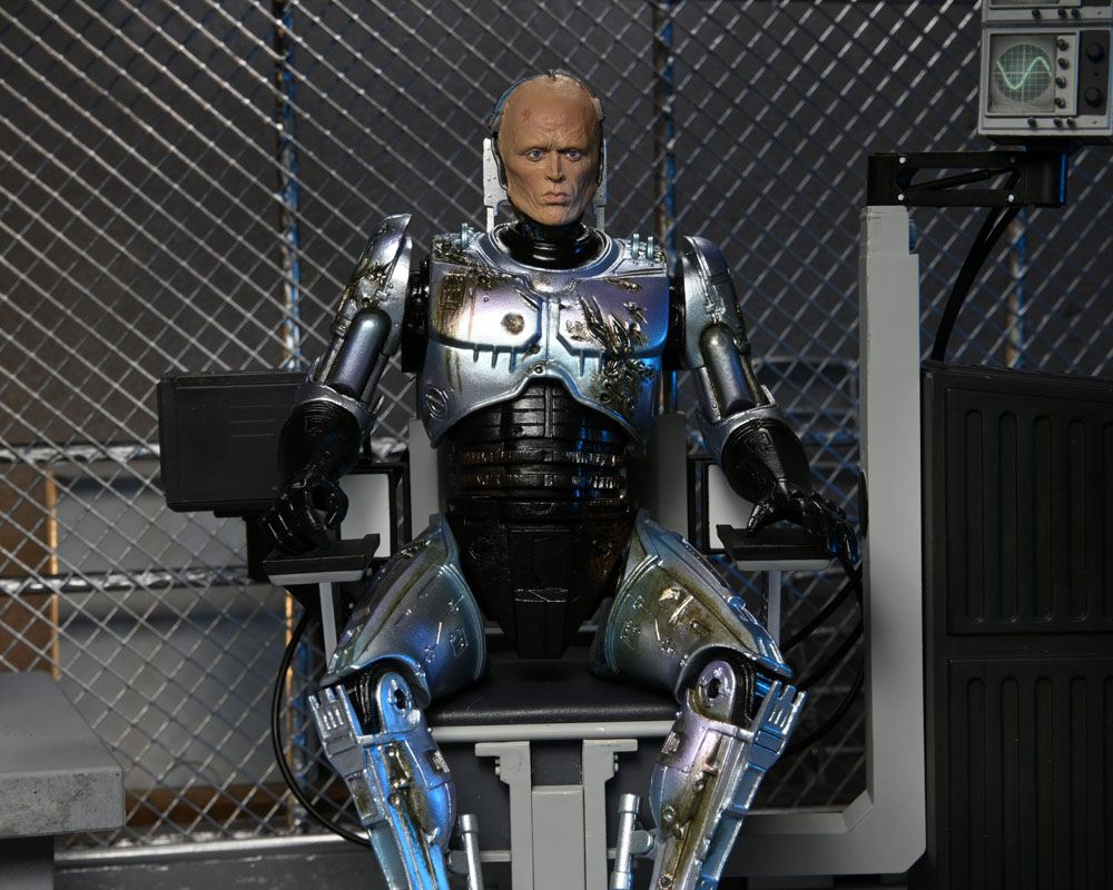 RoboCop Actionfigur Ultimate Battle Damaged RoboCop with Chair 18 cm - Preorder - ETA: 16.02.2026