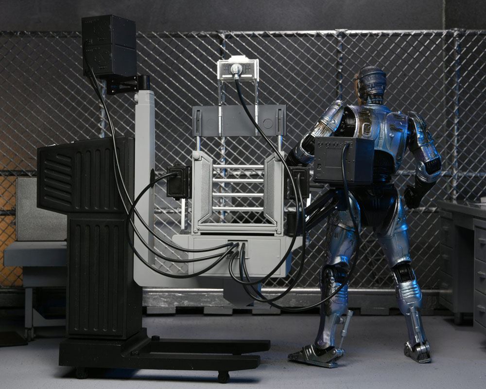 RoboCop Actionfigur Ultimate Battle Damaged RoboCop with Chair 18 cm - Preorder - ETA: 16.02.2026