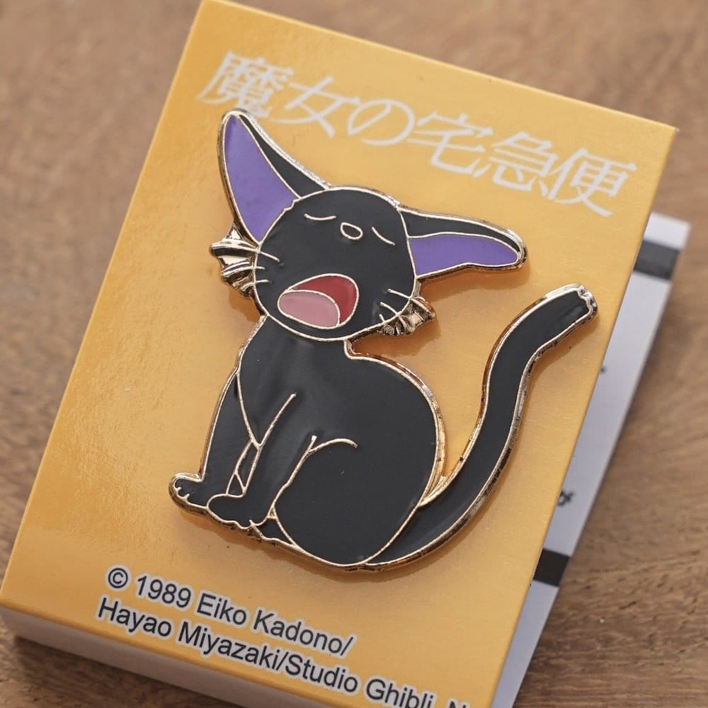 Kiki´s kleiner Lieferservice Anstecker Jiji Yawn - Preorder - ETA: 25.11.2026