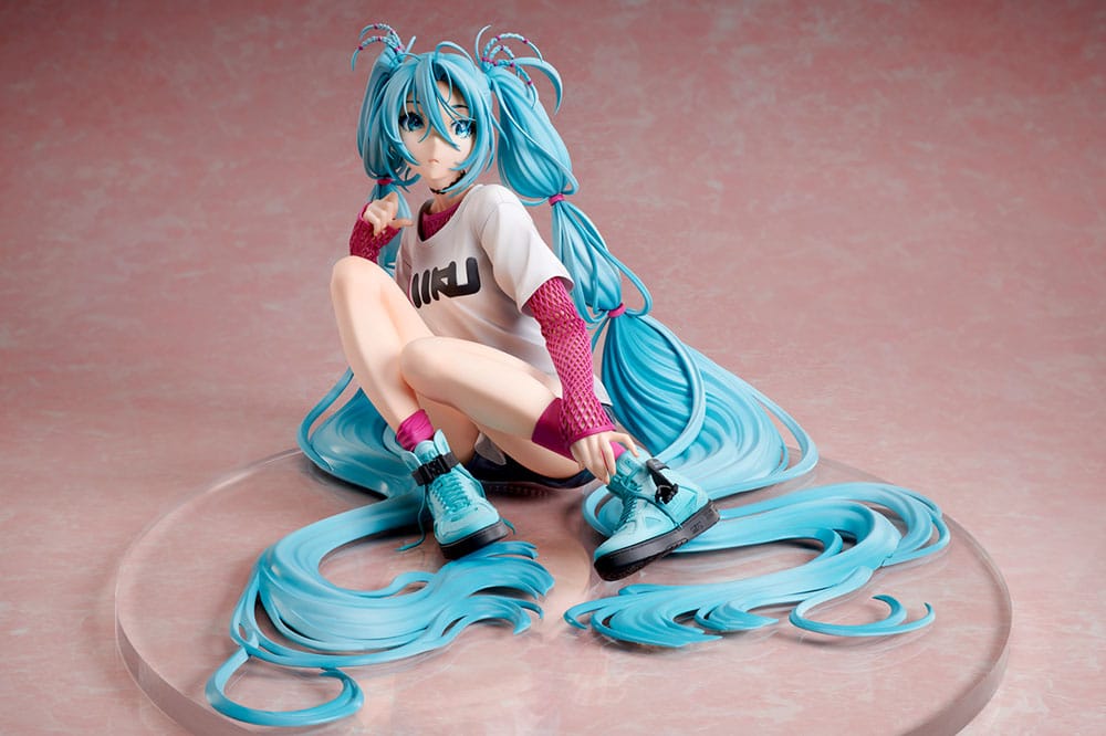 Hatsune Miku Statue 1/4 Yoneyama Mai The Latest Street Style "Cute" 17 cm - Preorder - ETA: 07.11.2025