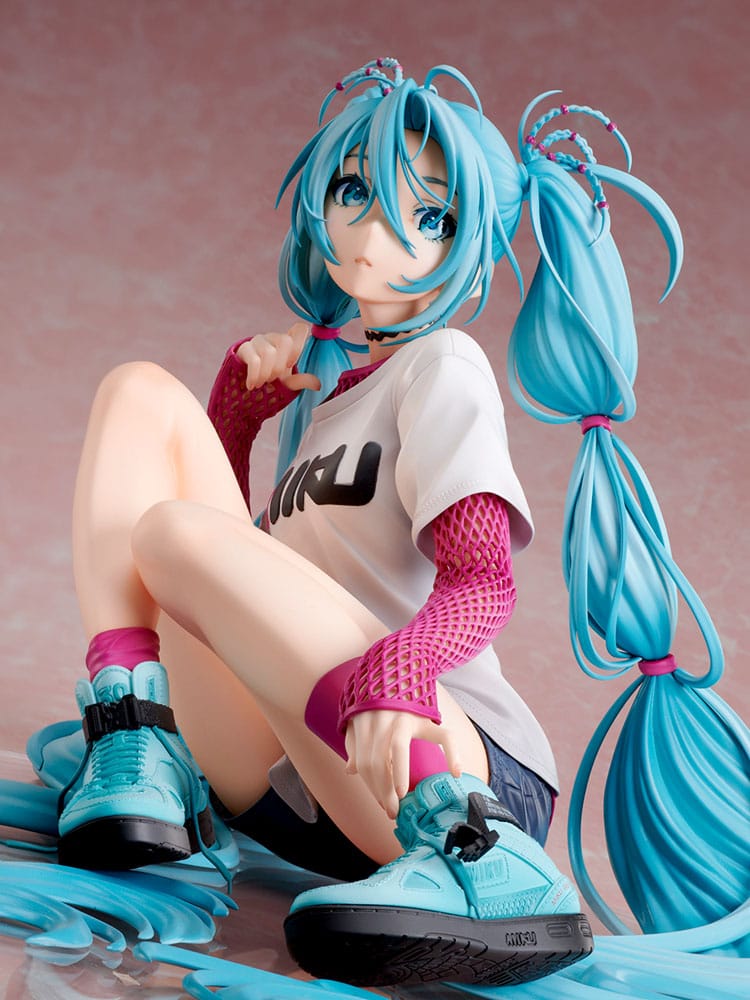 Hatsune Miku Statue 1/4 Yoneyama Mai The Latest Street Style "Cute" 17 cm - Preorder - ETA: 07.11.2025