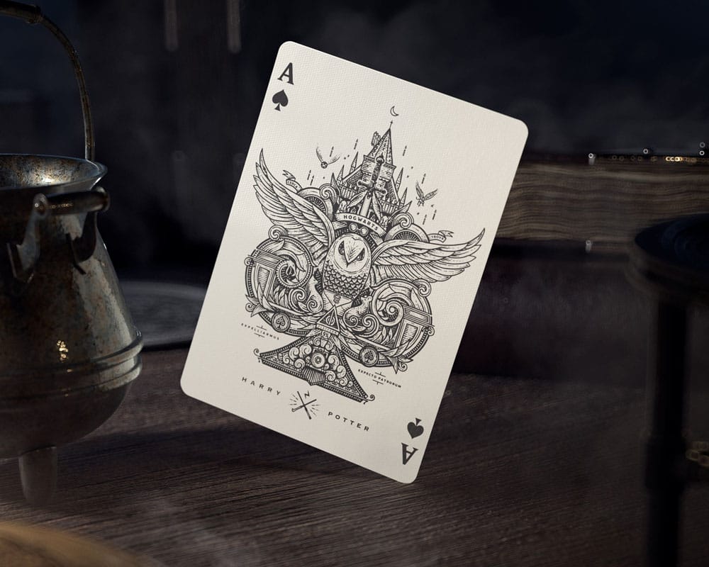 Harry Potter Spielkarten Red Version - Preorder - ETA: 15.11.2025