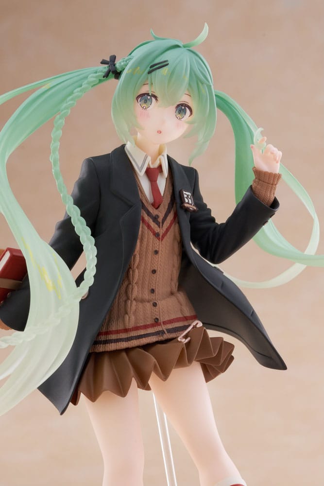 Hatsune Miku PVC Statue Hatsune Miku Fashion Preppy Ver. 18 cm - Preorder - ETA: 18.09.2025