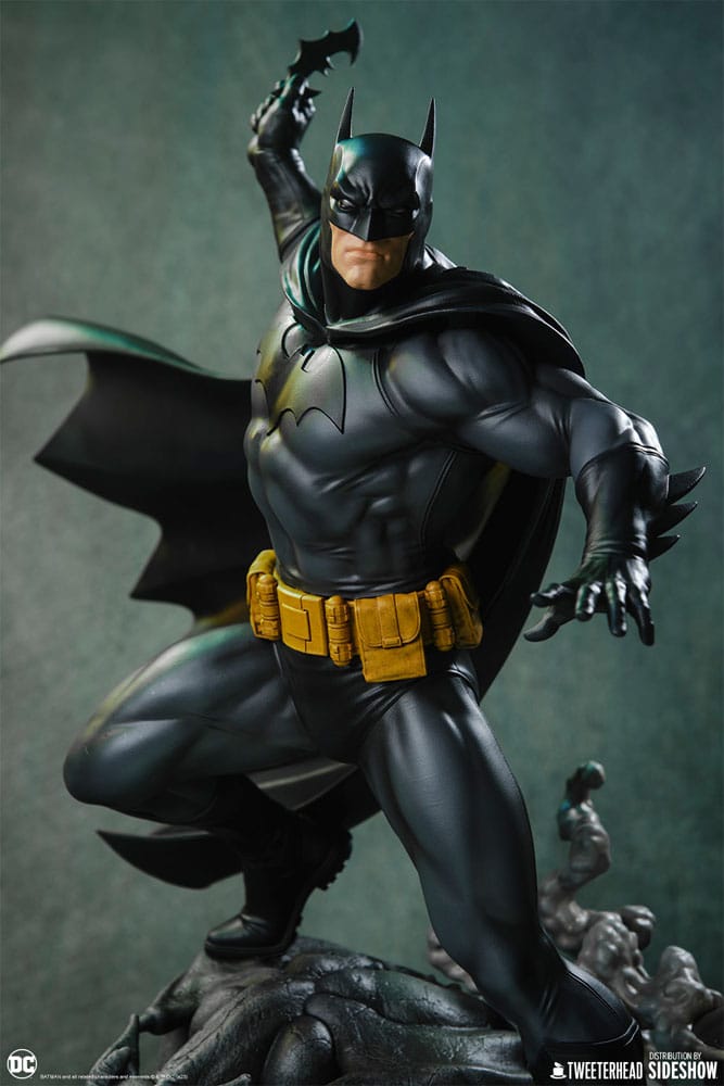 DC Comics Maquette 1/6 Batman (Black and Gray Edition) 50 cm - Versand: 5-7 Tage nach Bestellung