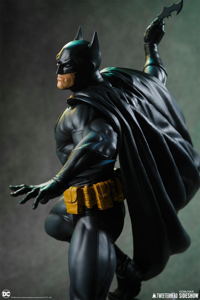 DC Comics Maquette 1/6 Batman (Black and Gray Edition) 50 cm - Versand: 5-7 Tage nach Bestellung
