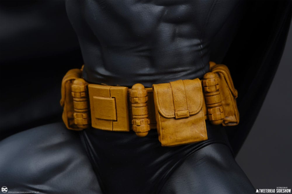 DC Comics Maquette 1/6 Batman (Black and Gray Edition) 50 cm - Versand: 5-7 Tage nach Bestellung