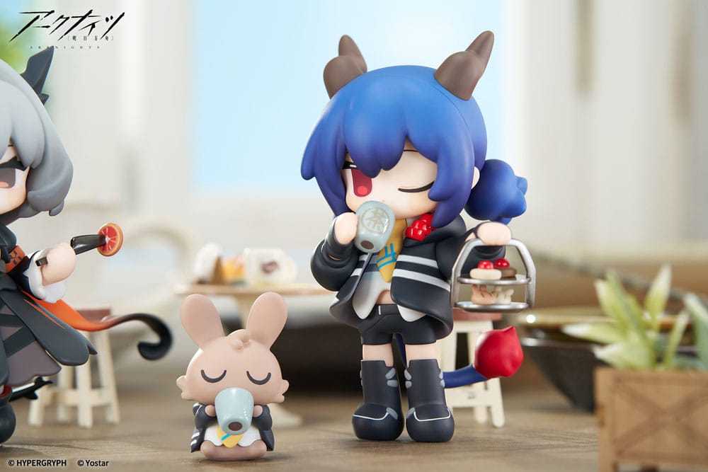 Arknights Would You Like A Dessert? Mini Series PVC Statue Ch'en 11 cm    - Preorder - ETA: 25.10.2026