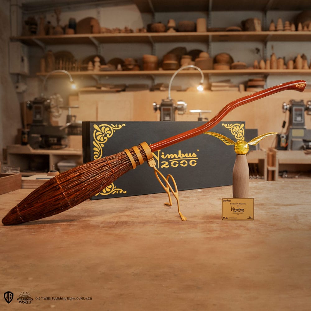Harry Potter Replik 1/1 Nimbus 2000 Junior Zauberbesen  - Versand: 5-7 Tage nach Bestellung