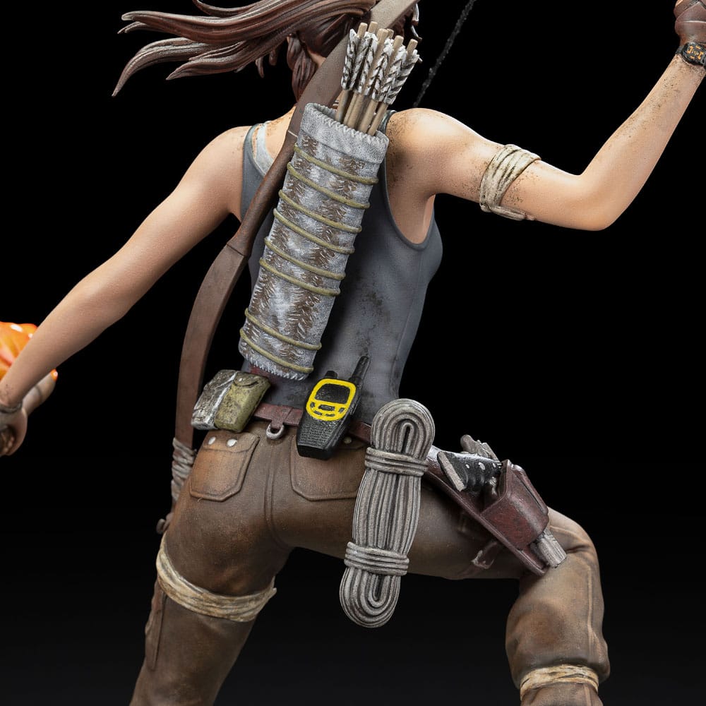 Tomb Raider PVC Statue Lara Croft Survivor Era 33 cm    - Preorder - ETA: 20.11.2025