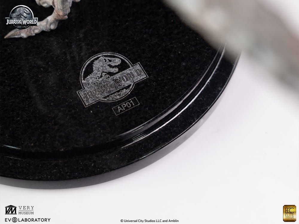 Jurassic World Statue 1/24 Indominus Rex Skeleton Bronze 24 cm - Preorder - ETA: 25.05.2027