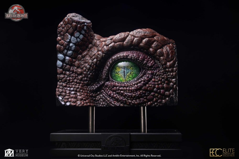 Jurassic Park III Replik Spinosaurus Eye Prop (Reproduction) 39 cm - Preorder - ETA: 25.05.2027