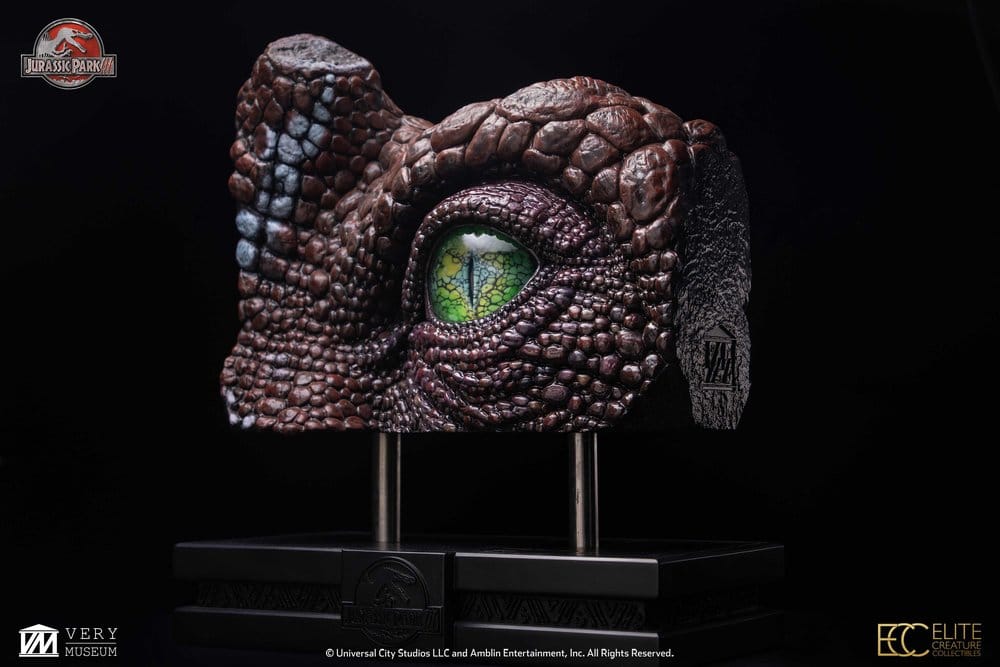 Jurassic Park III Replik Spinosaurus Eye Prop (Reproduction) 39 cm - Preorder - ETA: 25.05.2027