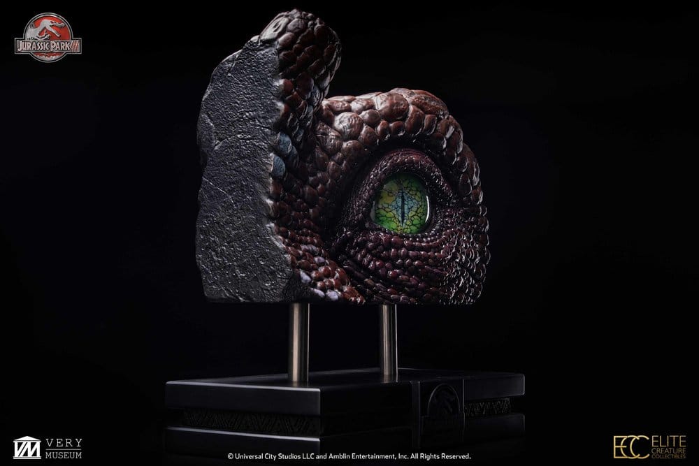 Jurassic Park III Replik Spinosaurus Eye Prop (Reproduction) 39 cm - Preorder - ETA: 25.05.2027