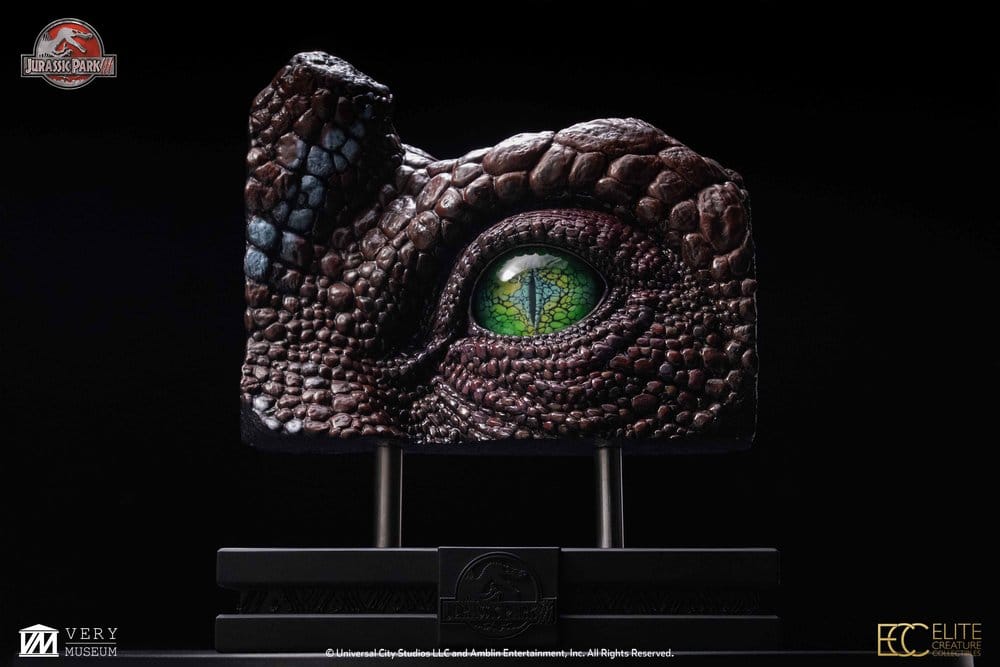 Jurassic Park III Replik Spinosaurus Eye Prop (Reproduction) 39 cm - Preorder - ETA: 25.05.2027