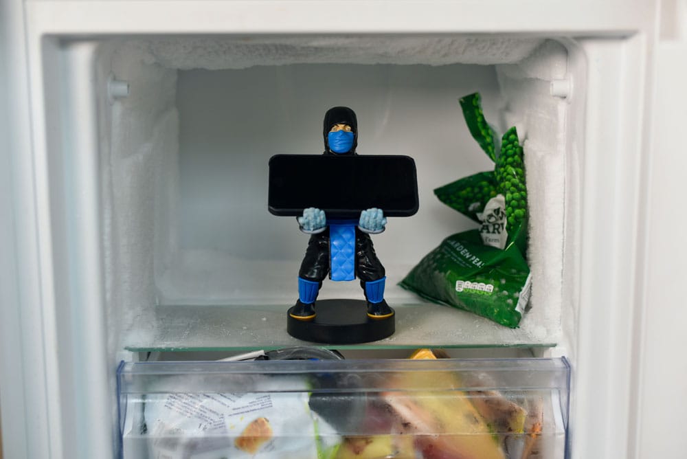 Mortal Kombat Cable Guys Lade-Halter Sub Zero 20 cm - Preorder - ETA: 12.09.2026