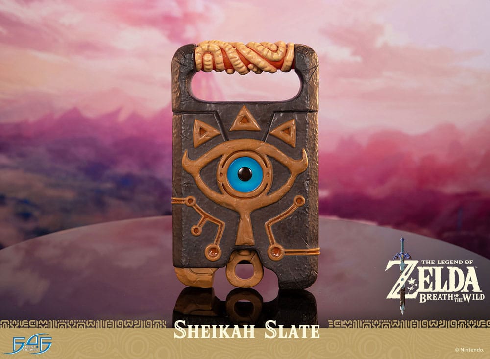 The Legend of Zelda: Breath of the Wild Life-Size Statue 1/1 Sheikah Slate 24 cm - Preorder - ETA: 09.11.2025