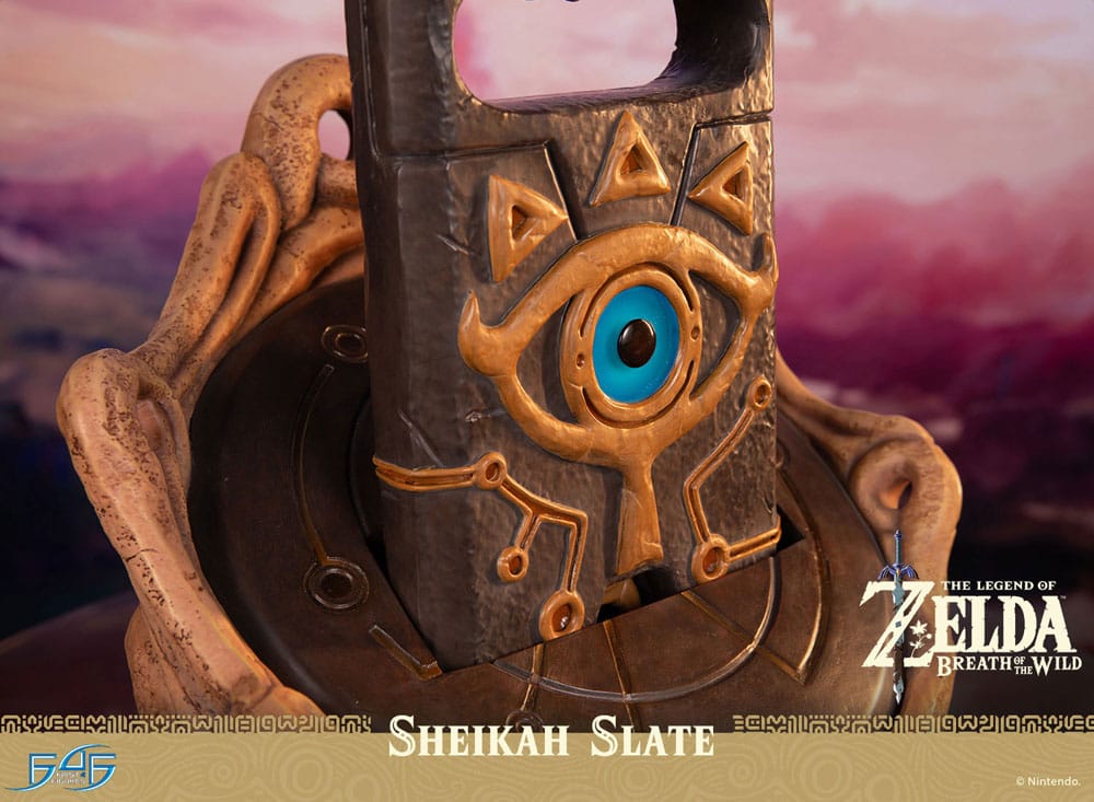 The Legend of Zelda: Breath of the Wild Life-Size Statue 1/1 Sheikah Slate 24 cm - Preorder - ETA: 09.11.2025