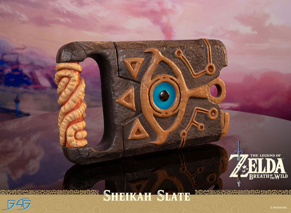 The Legend of Zelda: Breath of the Wild Life-Size Statue 1/1 Sheikah Slate 24 cm - Preorder - ETA: 09.11.2025