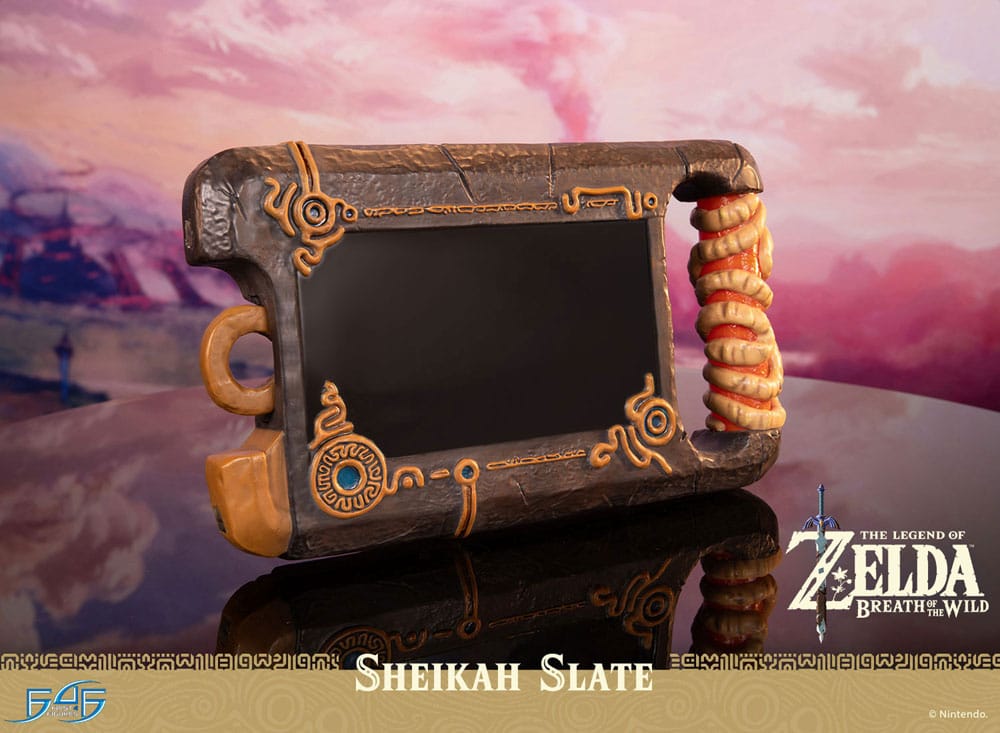 The Legend of Zelda: Breath of the Wild Life-Size Statue 1/1 Sheikah Slate 24 cm - Preorder - ETA: 09.11.2025