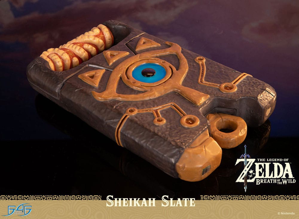 The Legend of Zelda: Breath of the Wild Life-Size Statue 1/1 Sheikah Slate 24 cm - Preorder - ETA: 09.11.2025