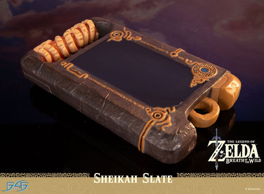 The Legend of Zelda: Breath of the Wild Life-Size Statue 1/1 Sheikah Slate 24 cm - Preorder - ETA: 09.11.2025