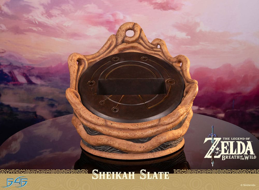 The Legend of Zelda: Breath of the Wild Life-Size Statue 1/1 Sheikah Slate 24 cm - Preorder - ETA: 09.11.2025
