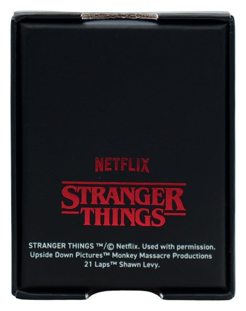 Stranger Things Halskette Creel House Window Limited Edition 3 x 2 cm - Preorder - ETA: 25.03.2027