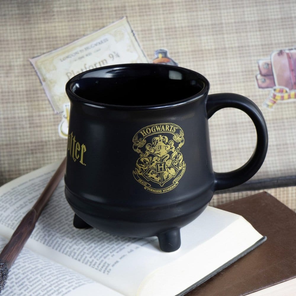 Harry Potter Tasse Hogwarts Wappen Kesseldesign 560ml - Preorder - ETA: 26.10.2026