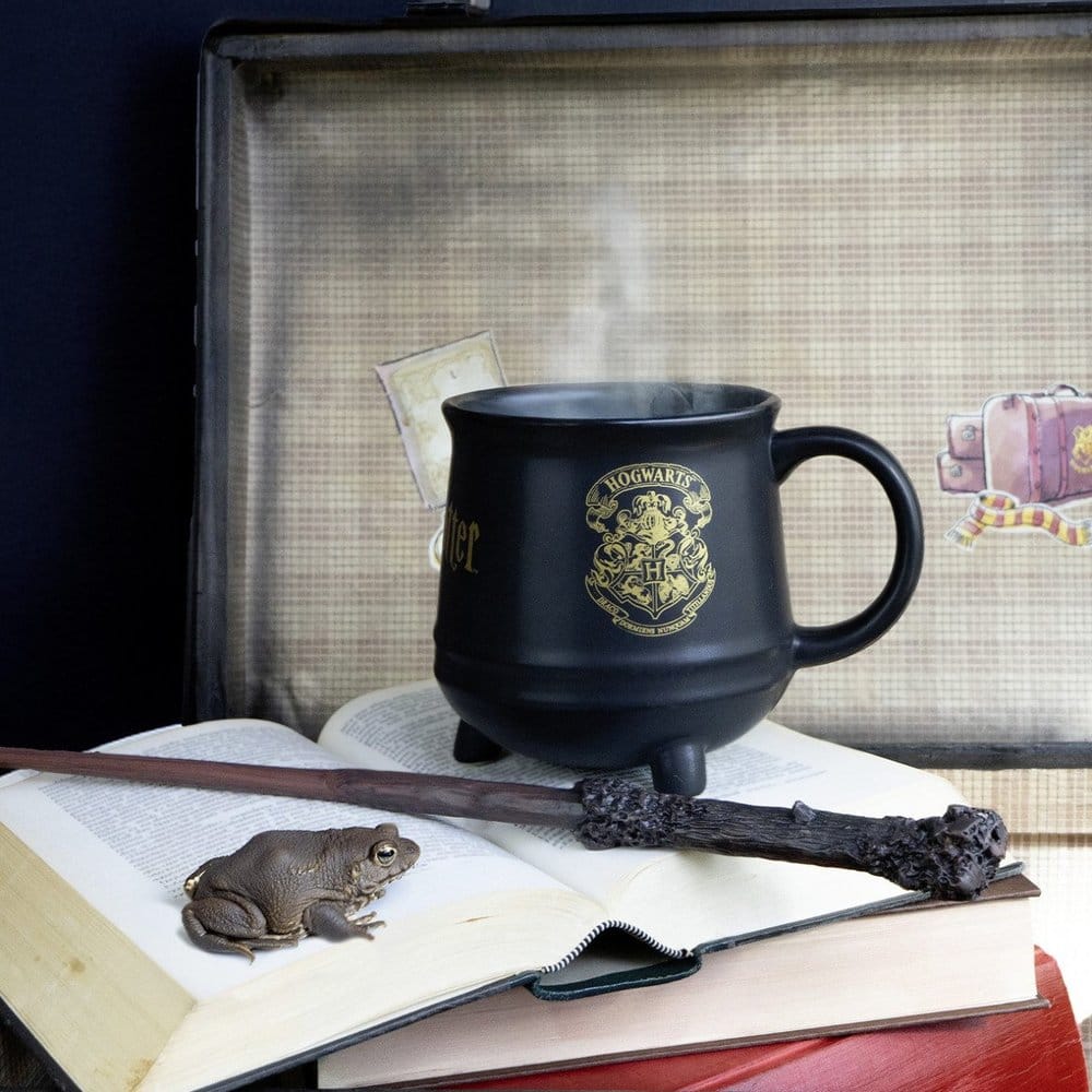 Harry Potter Tasse Hogwarts Wappen Kesseldesign 560ml - Preorder - ETA: 26.10.2026