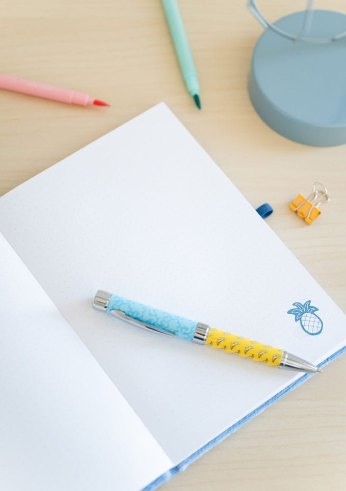 Stitch Premium Plüsch Notizbuch A5 mit Stift Tropical - Versand: 7 Tage nach Bestellung