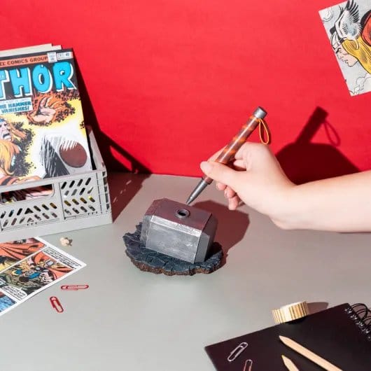 Marvel Thor Stift mit Halter Hammer - Preorder - ETA: 25.11.2026