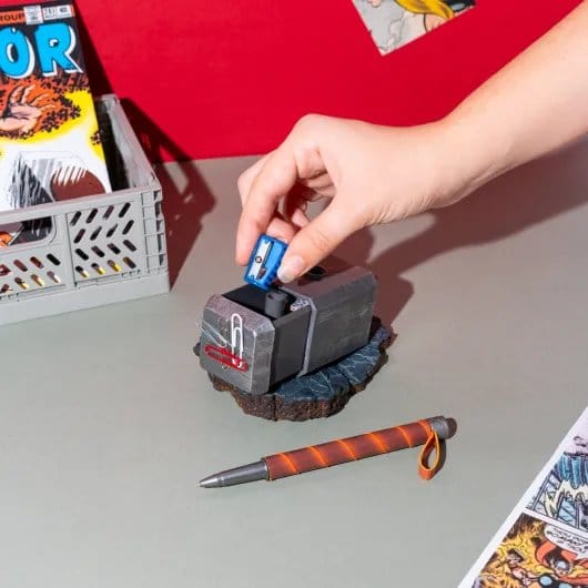 Marvel Thor Stift mit Halter Hammer - Preorder - ETA: 25.11.2026