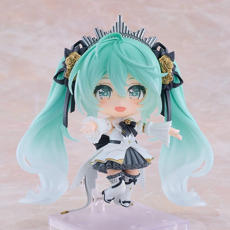 Character Vocal Series 01: Hatsune Miku Nendoroid Actionfigur Symphony: 10th Anniversary Ver. 10 cm - Preorder - ETA: 25.01.2027