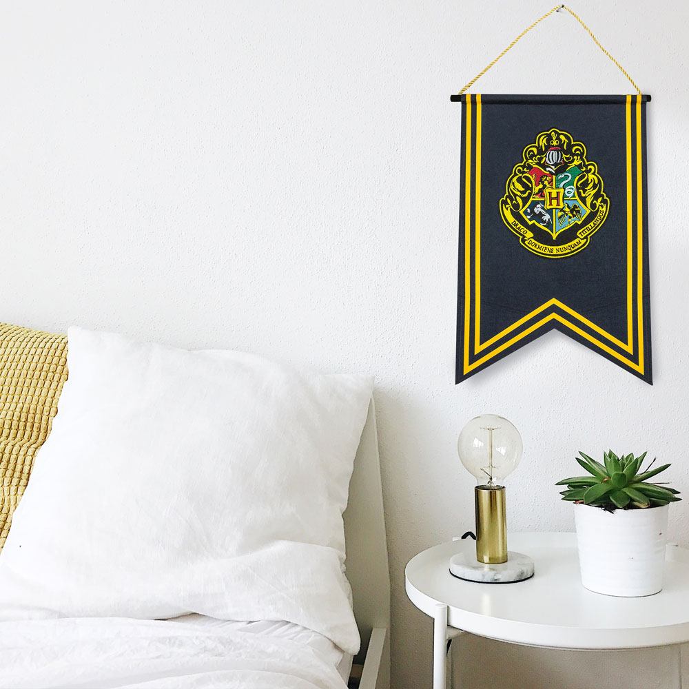 Harry Potter Wandbehang Hogwarts Banner 30 x 44 cm - Versand: 5-7 Tage nach Bestellung