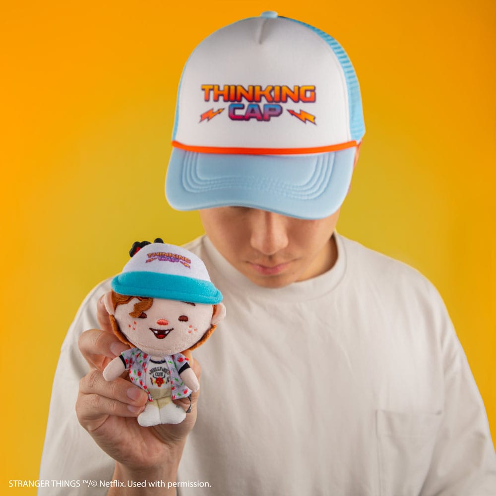 Stranger Things Plüsh Schlüsselanhänger Dustin Henderson 12 cm - Preorder - ETA: 15.09.2025