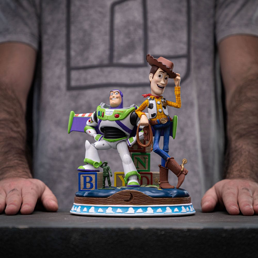 Toy Story Deluxe Art Scale Statue 1/10 Buzz & Woody 38 cm    - Versand: 7 Tage nach Bestellung